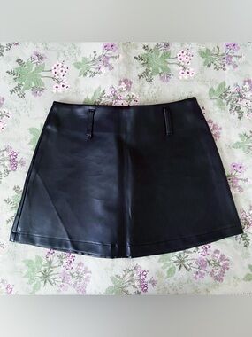 Vintage 90s Y2K MadHouse Black Faux Leather Mini Skirt 🌹🖤